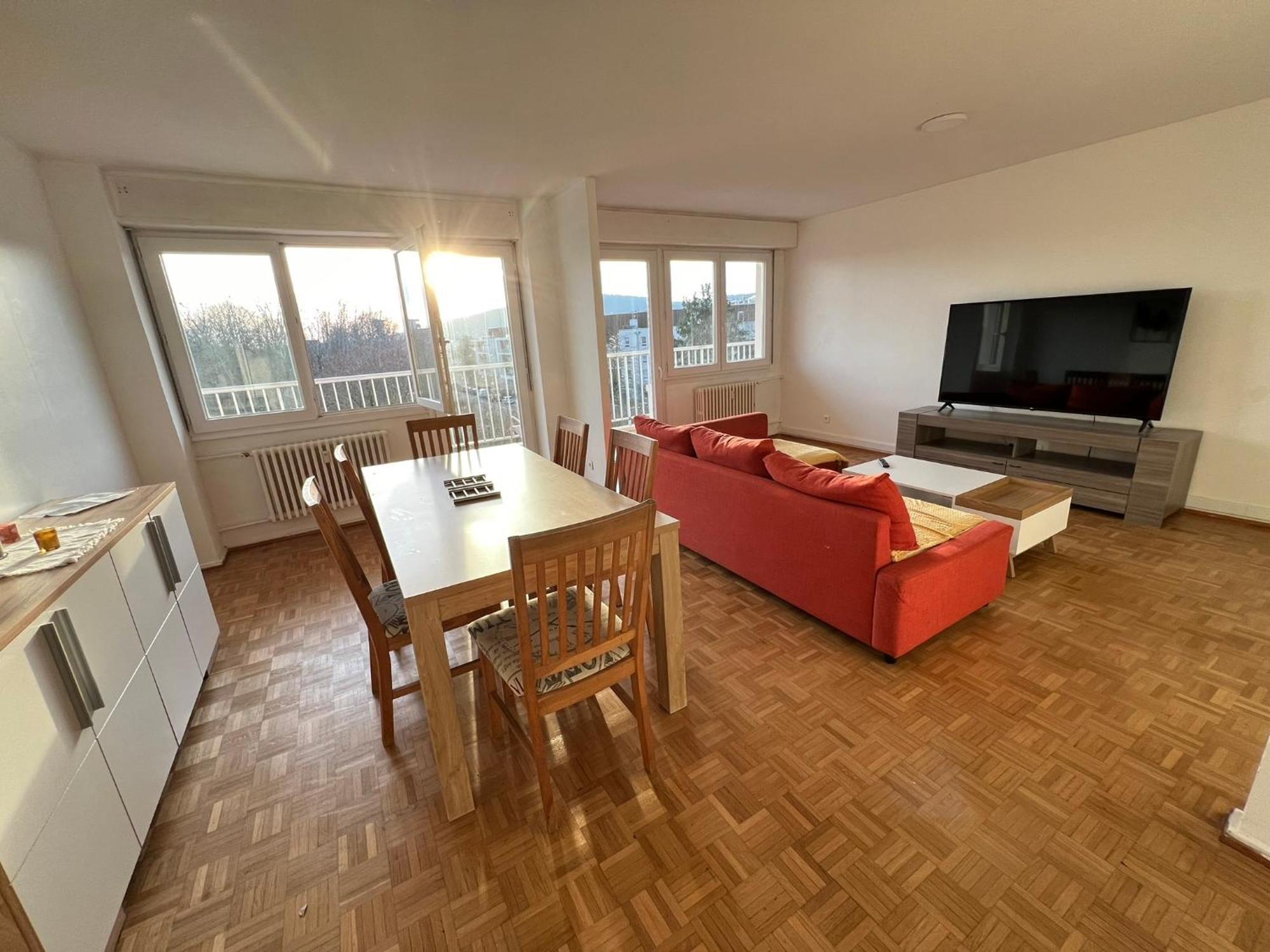 3 Parking Apartment *